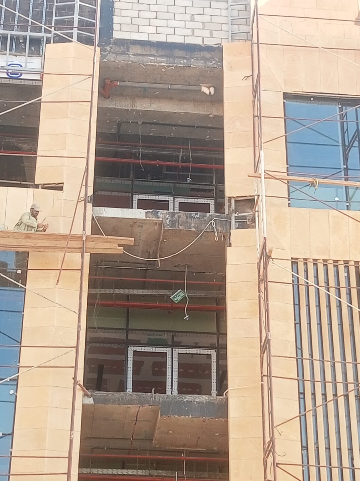 أعمال كهرباء وسباكة